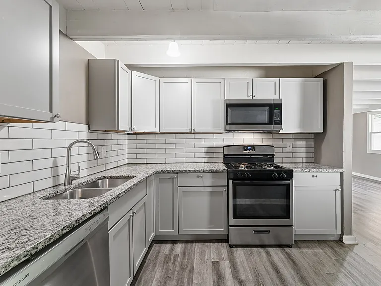 4842 Locust Ave — Photo 10