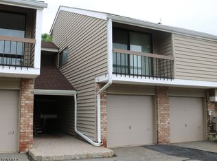 112 Overlook Dr, Clinton, NJ 08809