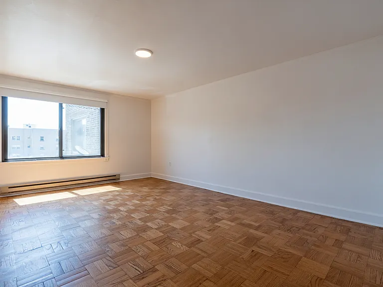 Comfortable Urban Living in a Classic Brick Building Near UW & Light Rail — Photo 43