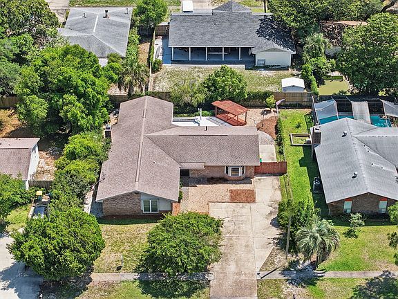 3rd image of 628 Mountain Dr