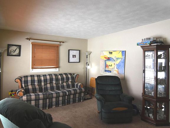 3rd image of 3627 Wedgewood Dr SW