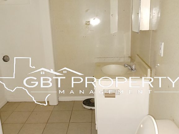 3rd image of 301 N Wall St #4