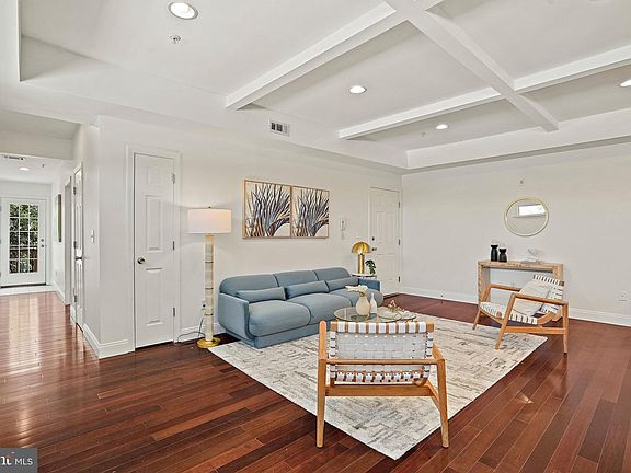 2nd image of 920 15th St SE APT D