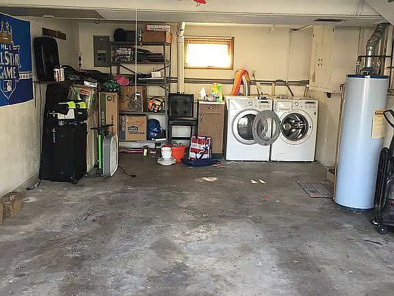 3rd image of 8414 Lowell Ave