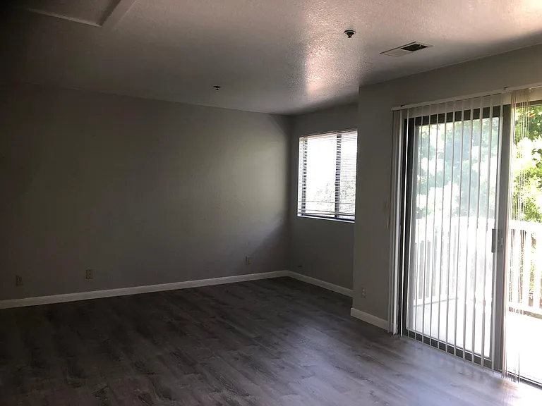 367 Lester Ave #D — Photo 3