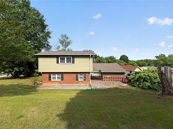 2nd image of 2601 Rosemary Dr