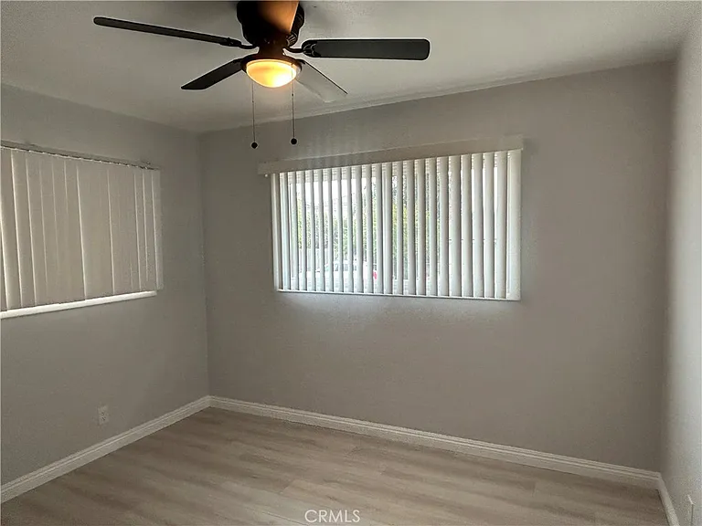 390 E Carter St — Photo 13