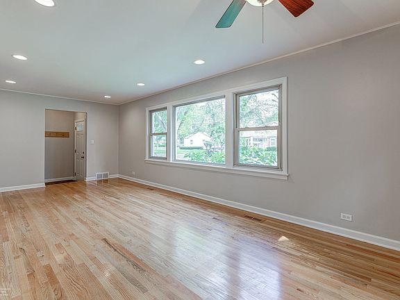 3rd image of 519 E Prairie Ave