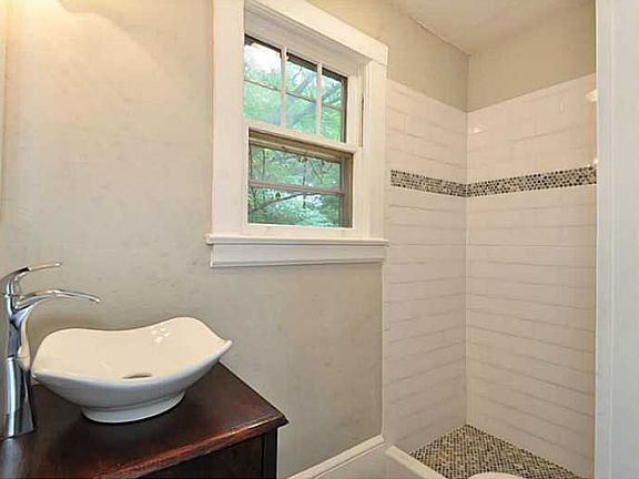 2nd image of 1859 Linwood Ave