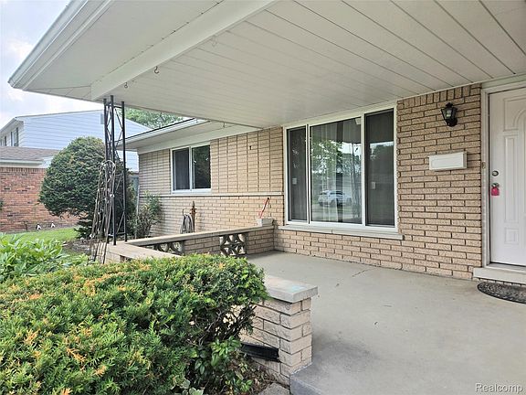 3rd image of 3639 Pall Dr