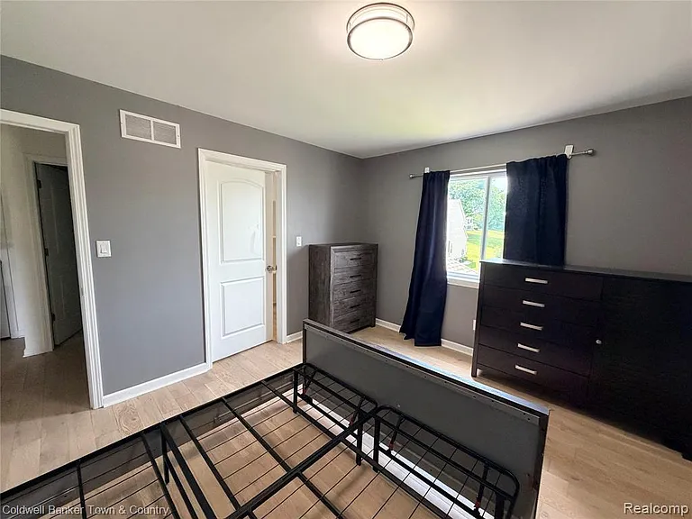 5881 Woodruff View Dr — Photo 13