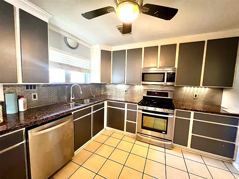 15703 Jersey Dr — Photo 6