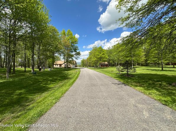 556 Bruyn Turnpike, Wallkill, NY 12589