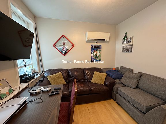 4th image of 93 Hudson St #2