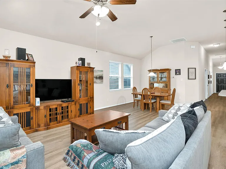 18806 Legend Oaks Dr — Photo 7