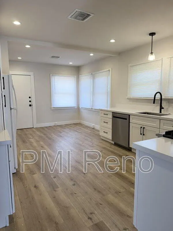 2 bed, 1.0 bath, $2,300 — Photo 4