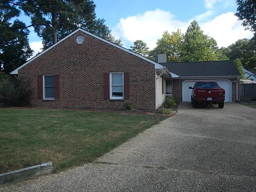 901 Brentmoor Ct Photo 1