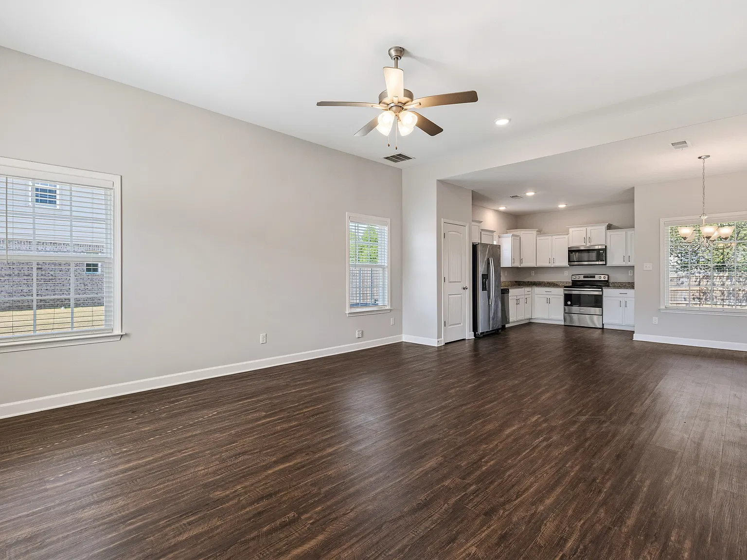 4 bed, 2.5 bath, 1904 sqft, $1,950 — Photo 4