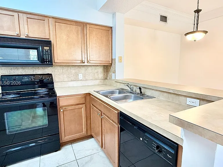 1206 Myrtlewood Cir E #1206 — Photo 9
