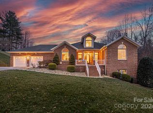 501 Golfview Ct, Lenoir, NC 28645