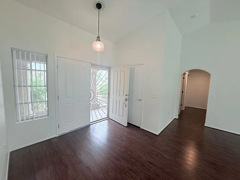 9709 Blue Bell Dr — Photo 3