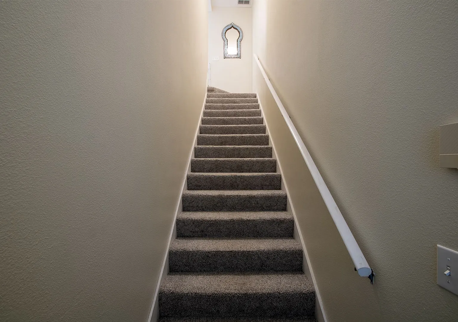 Beautifully Renovated 2/2 Condo in The Links - Partially Furnished — Photo 2