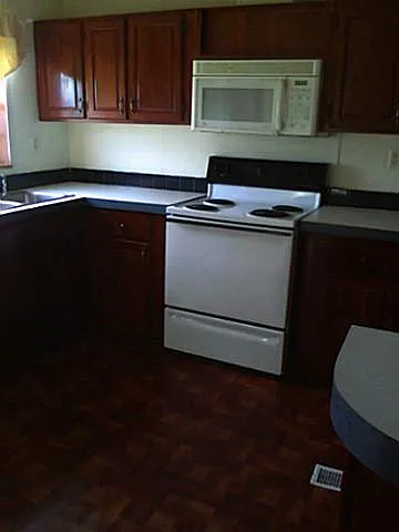 4513 Marshall St — Photo 9