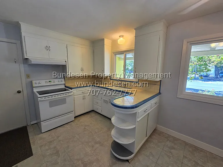 3200 Spring Creek Dr — Photo 7