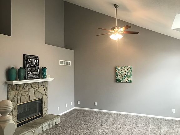 5th image of 15438 Foster St