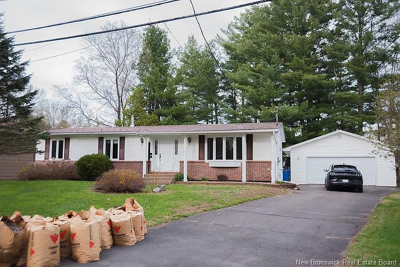 1st image of 72 Hartt St
