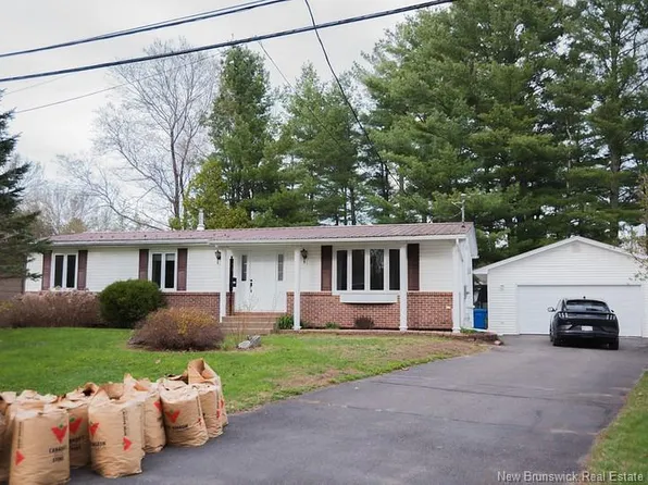 72 Hartt St, Fredericton, NB E3A 4X8