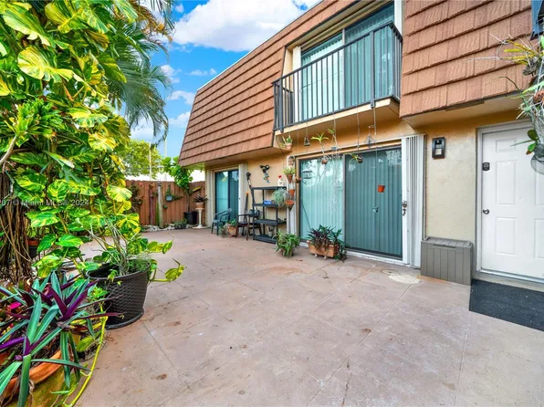 2551 Garden Ct #2551, Hollywood, FL 33026
