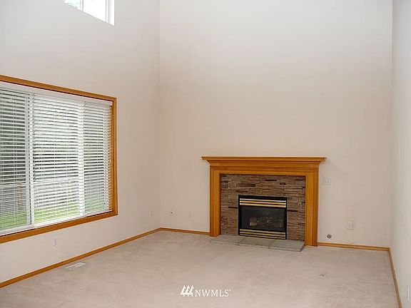 2nd image of 919 183rd Pl SE