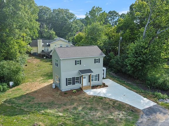 3rd image of 4710 Briarwood Dr