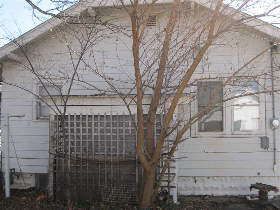 2nd image of 118 W 17th Ave