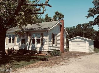 402 N Sullivan Ave, Pinckneyville, IL 62274
