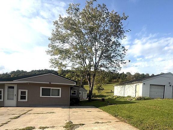 3rd image of 157 Oak Hollow Rd