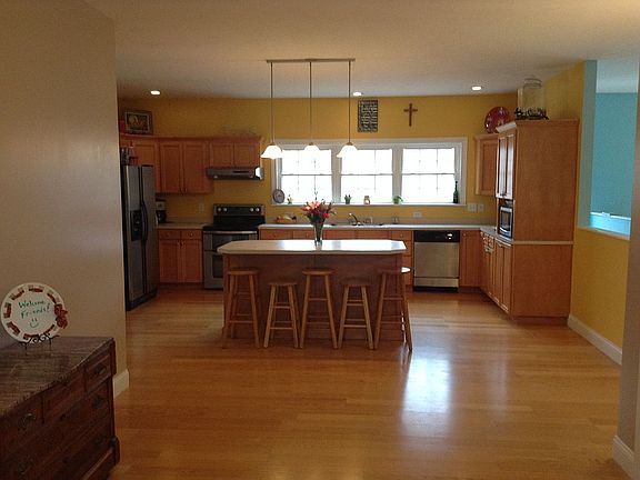 kitchen, view from entry