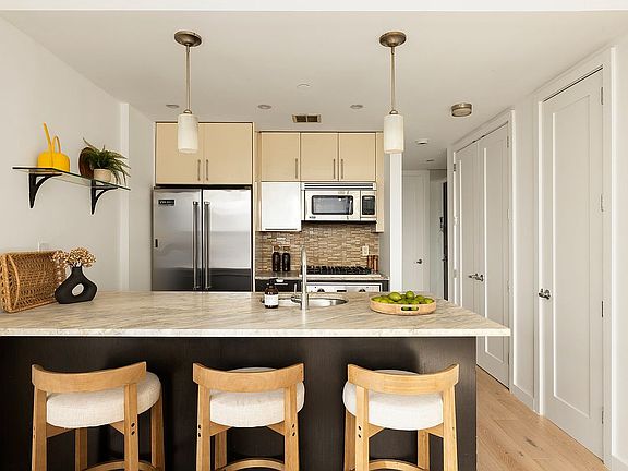4th image of 500 4th Ave APT 8P