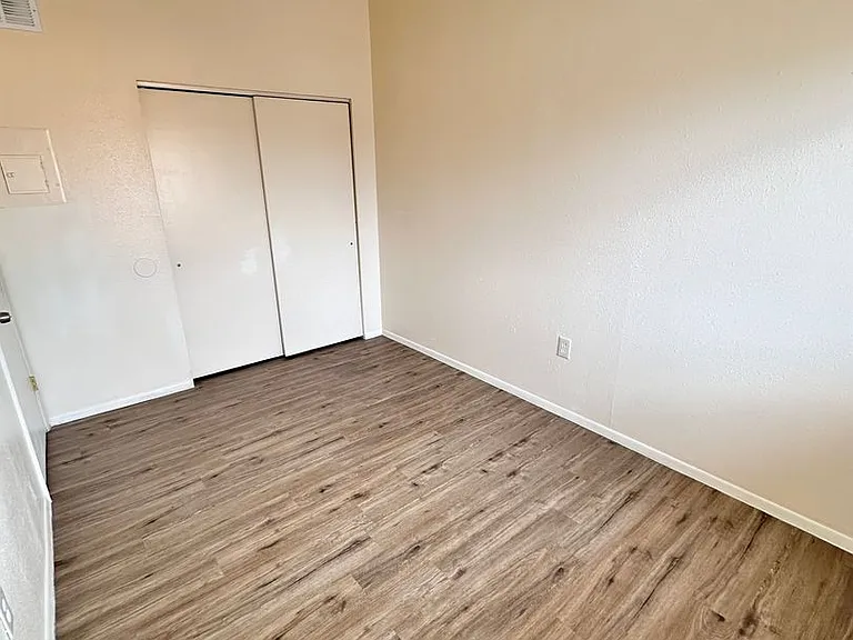 Flora Vista — Photo 11