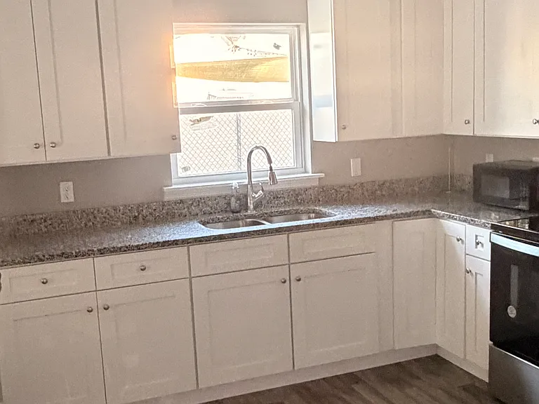 2117 Winger Ave — Photo 9