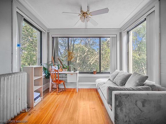 5th image of 5208 S Ingleside Ave Unit 3S