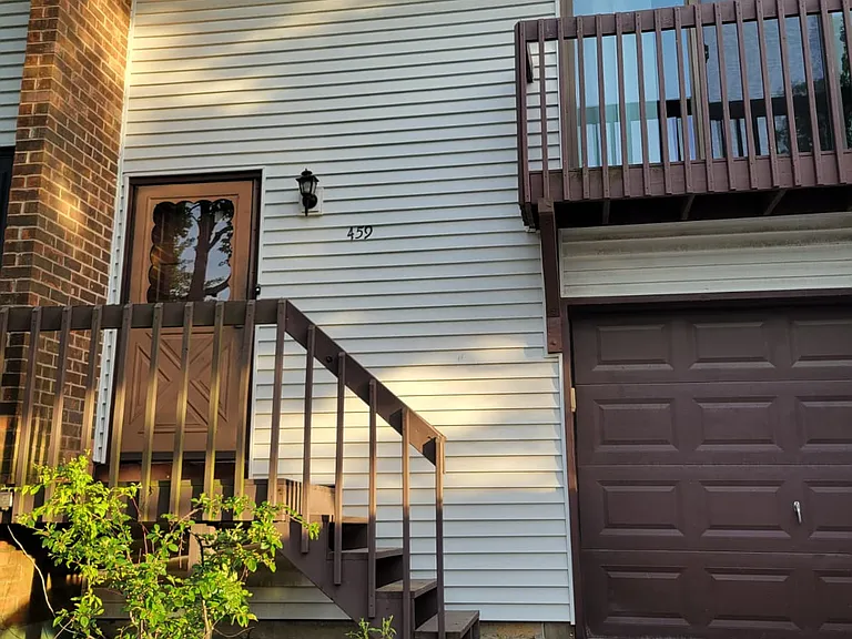 459 Skokie Ln — Photo 3