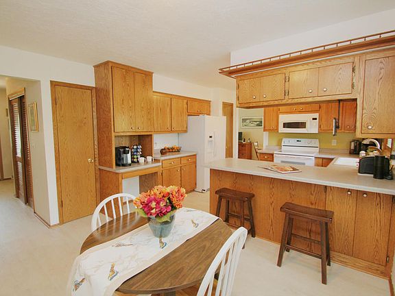 3rd image of 2812 Chancery Ln