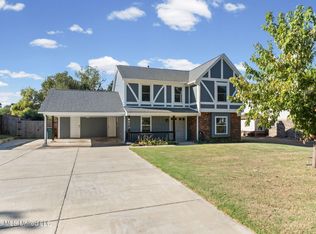 8573 Lake Shore Dr W, Southaven, MS 38671