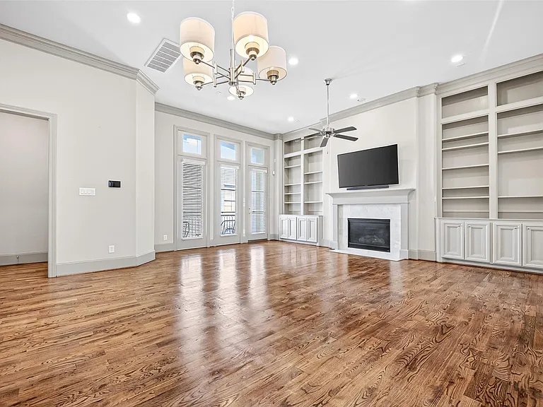 308 W Bell St — Photo 27