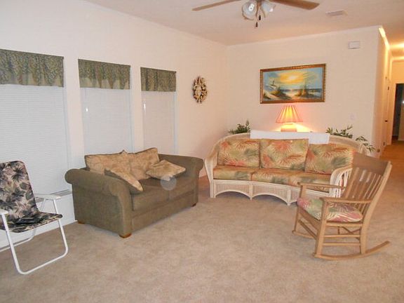4th image of 128 W Sagebrush St