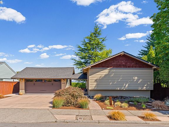 2nd image of 13921 NE Siskiyou Ct