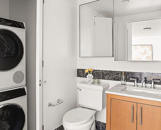 5th image of 425 Main St APT 9M