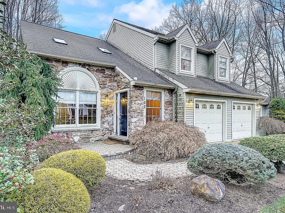 2nd image of 102 Harrison Forge Ct